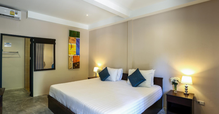 naiharn-beach-resort-5ee0bca76270de16.jpeg