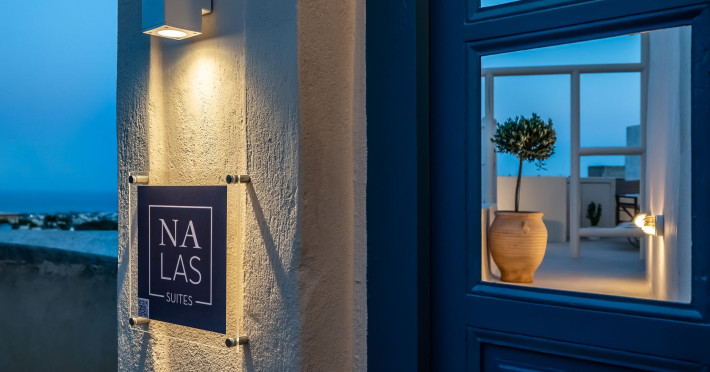 nalas-suites-santorini-1073113a0d668fbf.jpeg