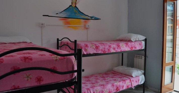 naples-experience-backpackers-hostel-51f40d029357f040.jpeg