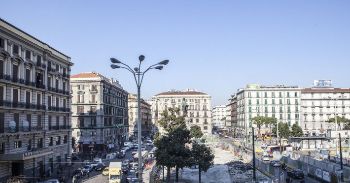 napoli-garibaldi-square-0d882ff67de4719d.jpeg