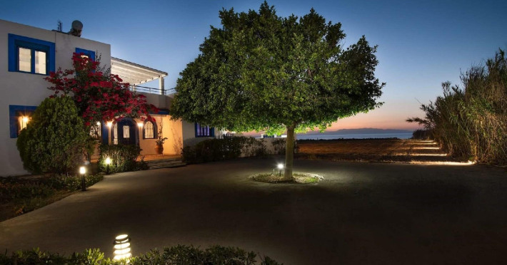 nautilus-beach-house-d227b3949fed72f3.jpeg