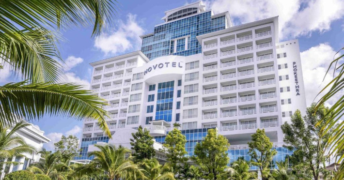 novotel-phuket-city-phokeethra-77f4ca66ba471538.jpeg