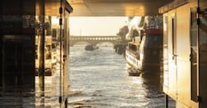 off-paris-seine-e1c1253532735110.jpeg