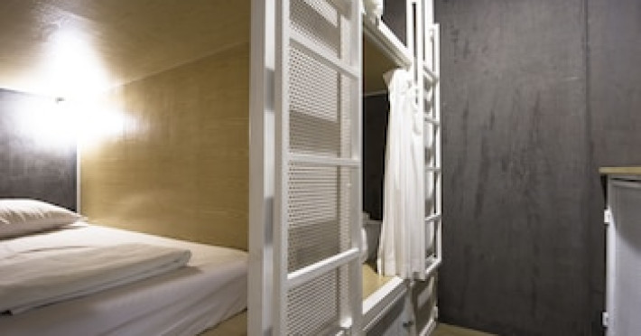 on-the-bed-hostel-1ab1dc190d55ccf3.jpeg