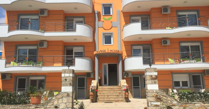 orange-house-apartments-suites-0cf5e15254ee0cb4.jpeg