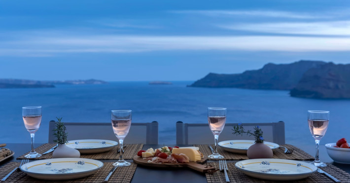 otium-villas-suites-santorini-8e8a3c4a7daca60a.jpeg