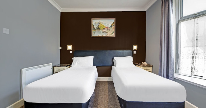 oyo-bostons-manor-hotel-hanwell-london-e2d623157beed0cc.jpeg