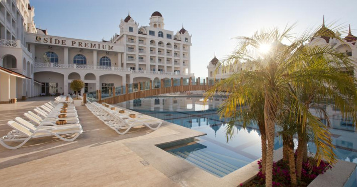 oz-hotels-side-premium-d242840b25e34ce4.jpeg
