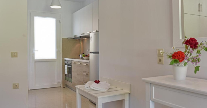 palapart-gikas-studios-suites-8f416e620e6ec3dc.jpeg