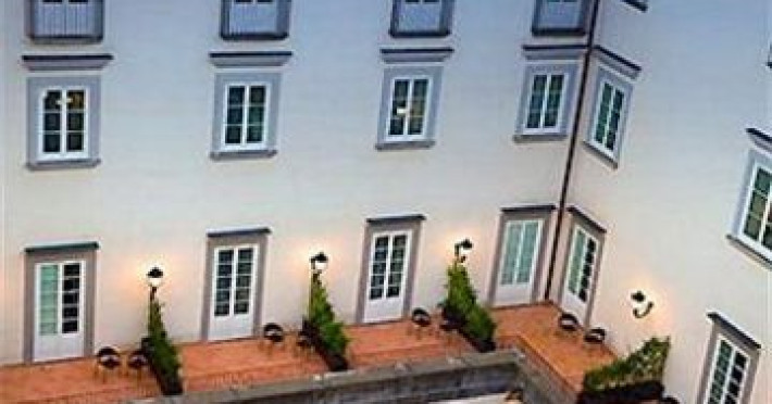 palazzo-caracciolo-8710f7c9971a9f4d.jpeg