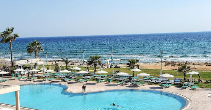 pierre-anne-beach-hotel-525c17712a0e001f.jpeg