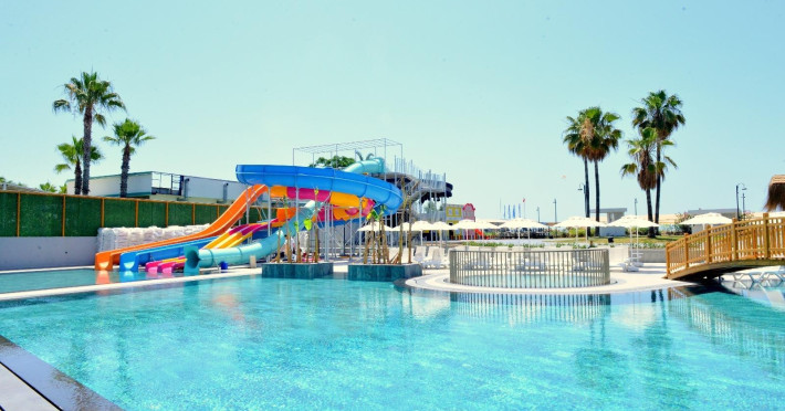 piscina-323f3c3de7653366.jpeg