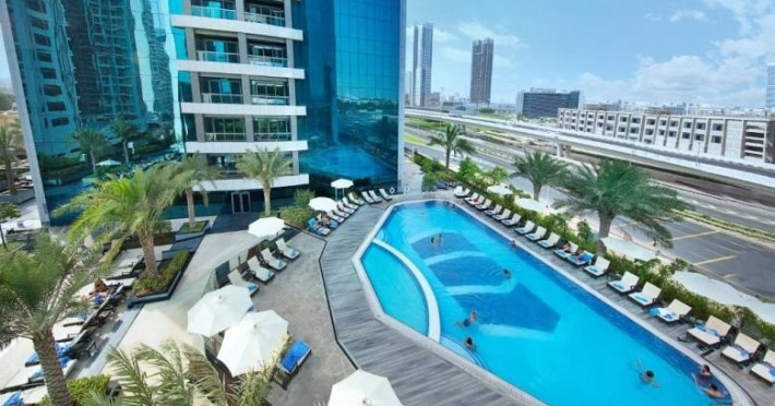 piscina-3e6fa965c9c37144.jpeg