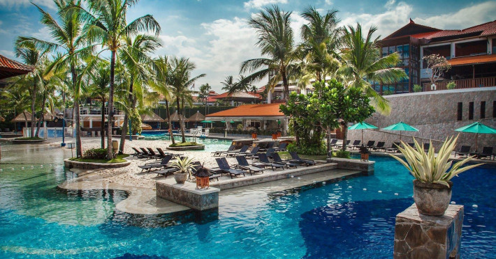 piscina-a87638cc21a15927.jpeg