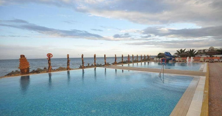 piscina-cu-vedere-la-mare-e2426693e5cfa8a2.jpeg