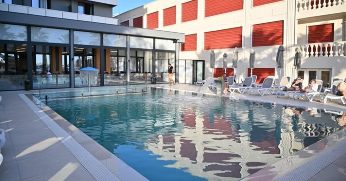 piscina-e427b567deb41a6a.jpeg