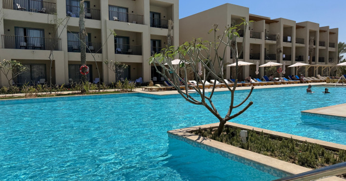 piscina-si-terenuri-9885369d30ac5456.jpeg