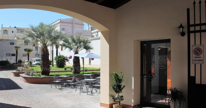 pompei-hostel-suites-breakfast-deluxe-f468783d3bc6a05f.jpeg