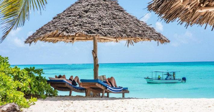 pongwe-beach-hotel-17a11ba464c1987c.jpeg