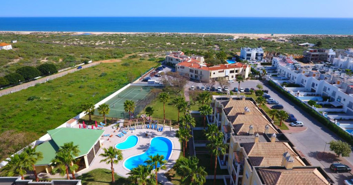 praia-da-lota-resort-d1e144a58bc97fa8.jpeg