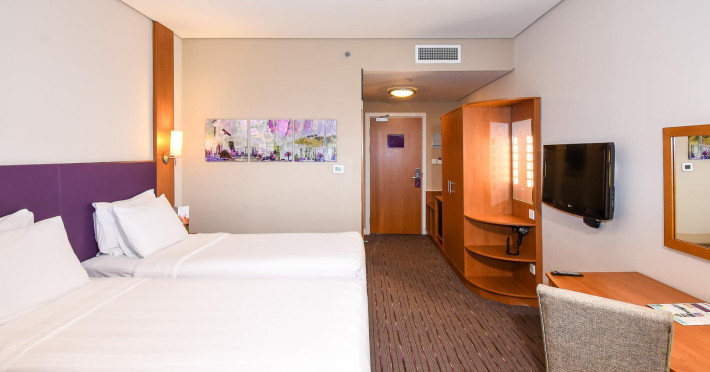 premier-inn-dubai-international-airport-b07e2c039e688f45.jpeg