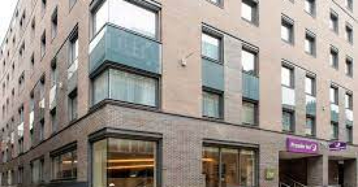 premier-inn-london-bank-tower-a61a9a6fe9797772.jpeg