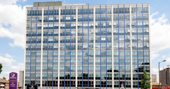 premier-inn-london-hendon-the-hyde-32e8743f75adab5c.jpeg