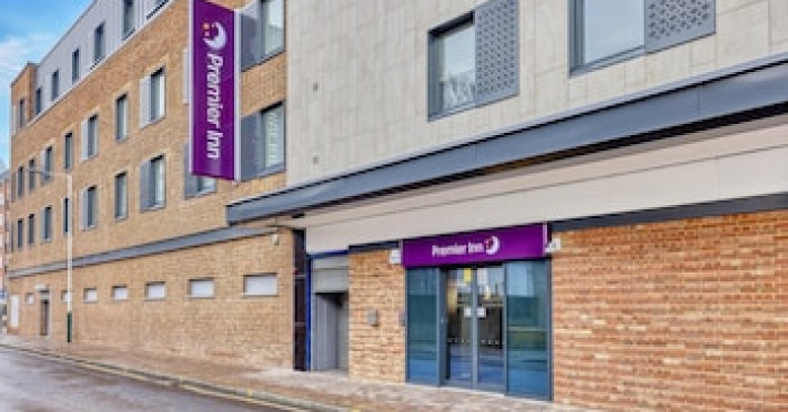 premier-inn-london-romford-town-centre-d658f1a3baf47384.jpeg