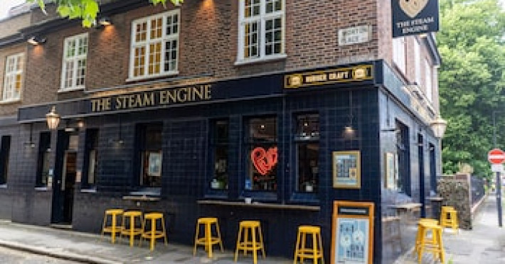 publove-at-the-steam-engine-hostel-9552491bc31bc895.jpeg