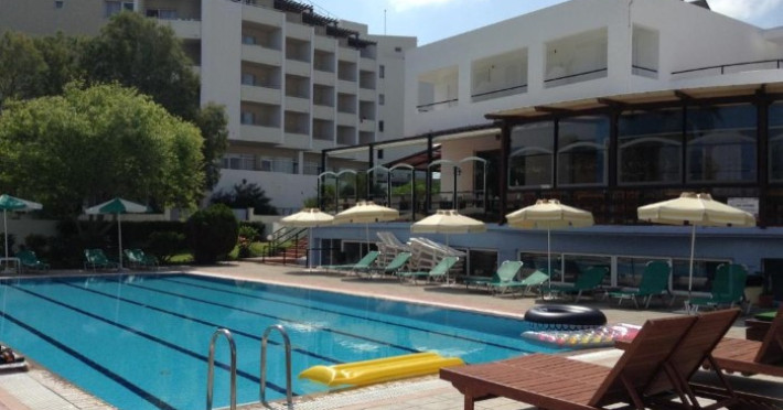 pylea-beach-hotel-34b0e37db32e6cdc.jpeg