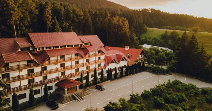 q-resort-16ea8229ce247447.jpeg