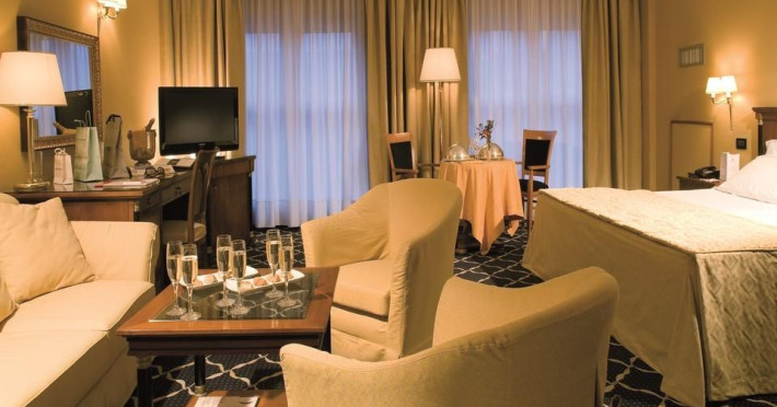 ramada-by-wyndham-naples-2cf8c9bed4b204c3.jpeg