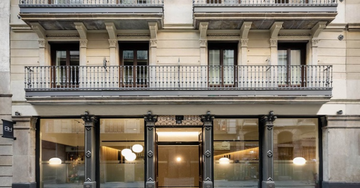 raval-house-e8772397a9bcff24.png
