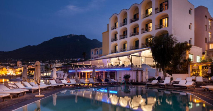 regina-isabella-resort-spa-restaurant-6c98b29338386d88.jpeg
