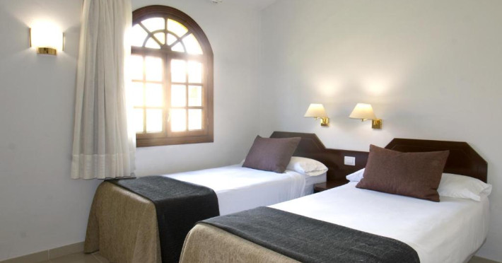 resol-hotel-ex-liza-mary-175824a0f6c2573f.jpeg