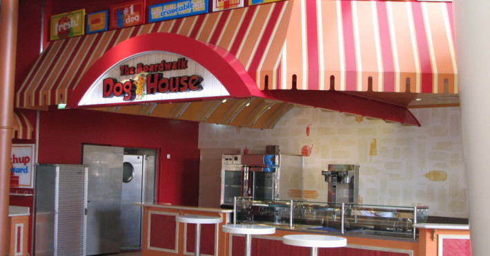 Restaurantul Boardwalk Dog House