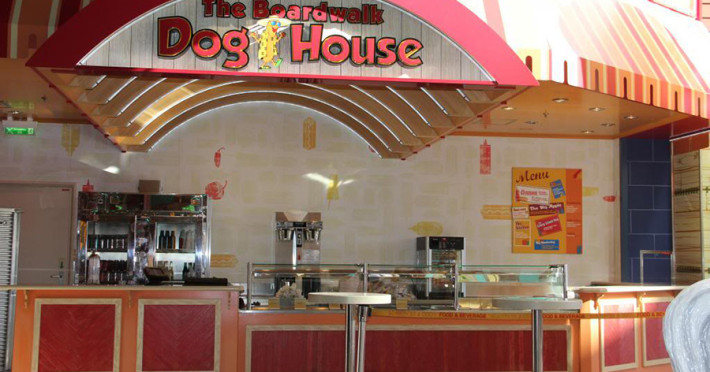 Restaurantul Boardwalk Dog House