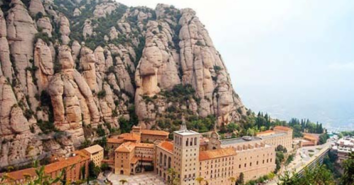 revelion-barcelona-la-reina-catalonia-premium-tours-09aa527310ea15e2.jpeg