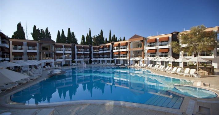 risa-hotel-8113e38a21c638fe.jpeg