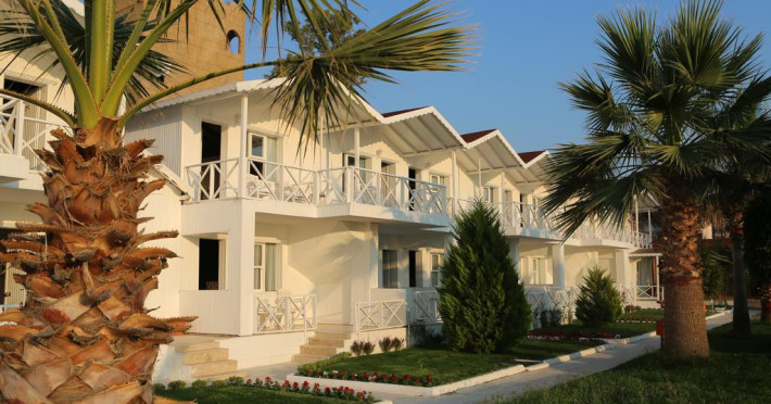 risus-aqua-beach-resort-536138842a828104.jpeg