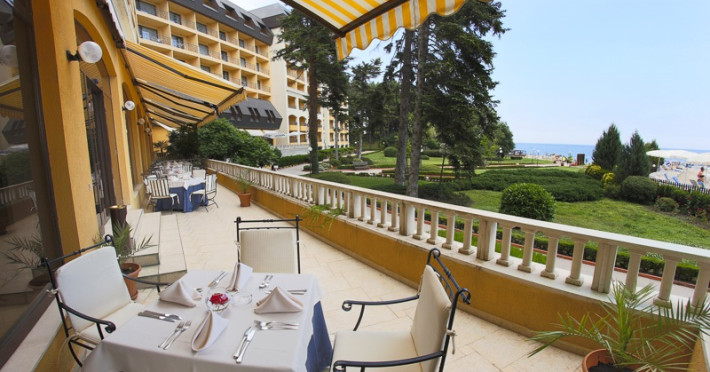 riviera-beach-hotel-f980a84673ec3e19.jpeg