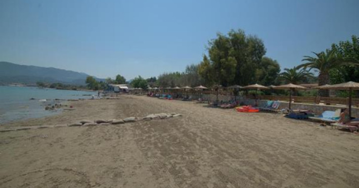 robolla-beach-a33c9987edaed88d.jpeg