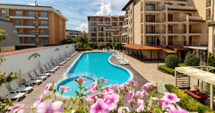 rose-village-apart-hotel-40d2ac8af39b9ed8.jpeg