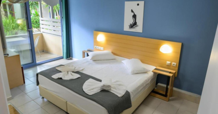 rouda-bay-beach-hotel-0277974febb51a99.jpeg