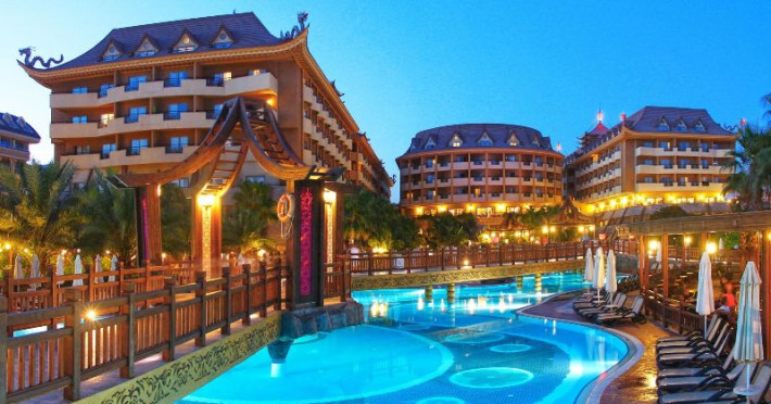 royal-dragon-hotel-505a12a6096e1367.jpeg