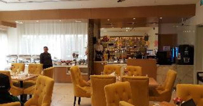 royal-falcon-hotel-773a69cf02fcc2a0.jpeg