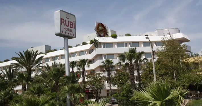 rubi-hotel-851e8f453be33e3a.webp