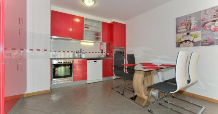 ruby-red-apartment-atlantic-blue-retreat-c7323d065b84984c.jpeg
