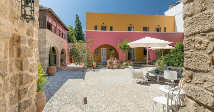 saint-artemios-boutique-4f036f7bda5bd3e8.jpeg