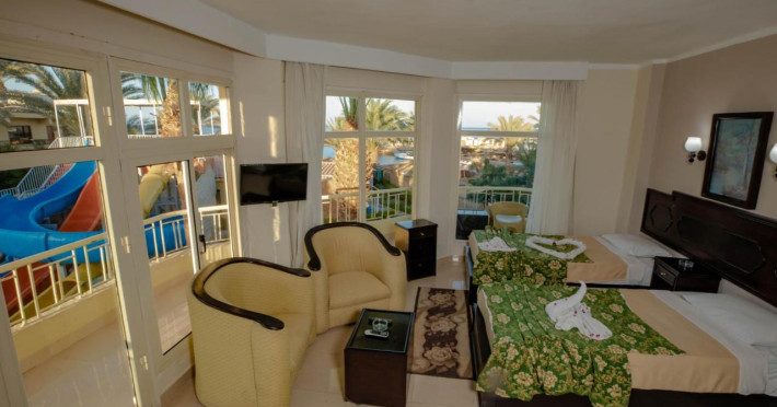 sand-beach-resort-1790a2e3a32f4cf9.jpeg